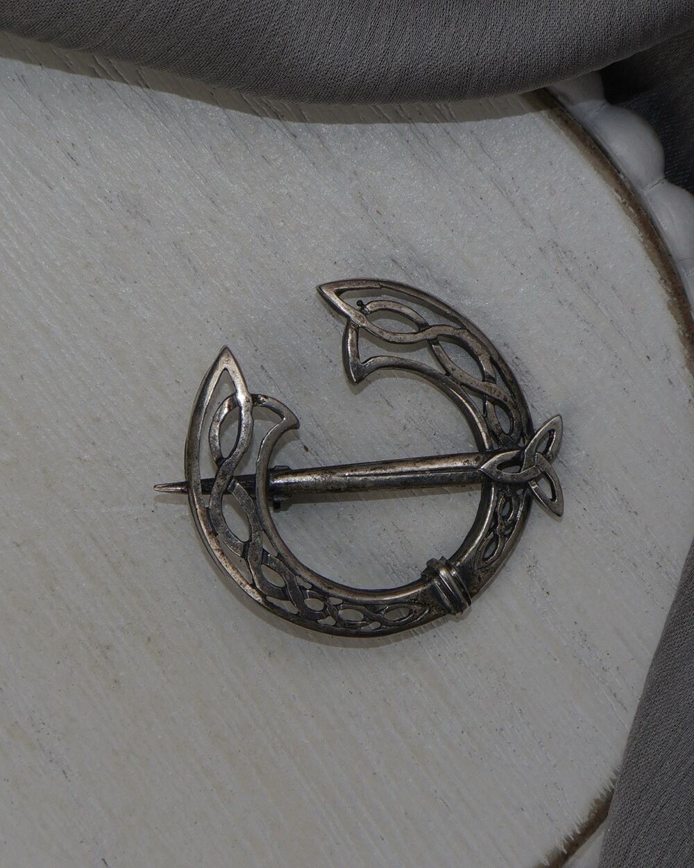 Vintage Sterling Celtic Shield Style Round Brooch 5.2G / 1.3in